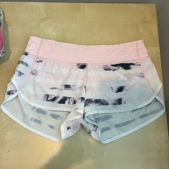 Lululemon Speed up Low rise shorts Size 8 Black/pink/white printed - Picture 2 of 10